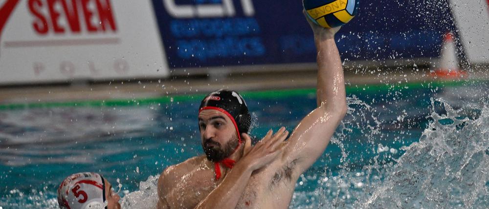 Tyler Abramson und die Wasserfreunde Spandau 04 gewannen das Hinspiel in Savona. Spiel zwei findet am 27. April statt.