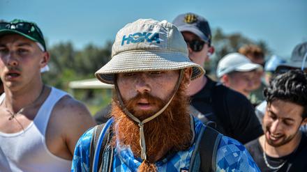 Der britische Läufer Russ Cook läuft durch die tunesische Stadt Bizerte bis nach Ras Angela, dem nördlichsten Punkt des Landes, für die letzten 40 Meilen seines Projekt „Afrika“.