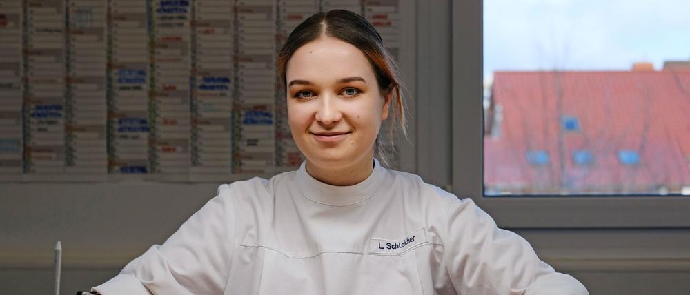Lilly Schleicher (21) lernt im zweiten Lehrjahr bei der Rübeling+Klar Dental-Labor GmbH in Marzahn.