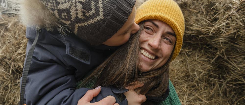 Kürzere, aber häufigere Berührungen können besonders wohltuend sein.