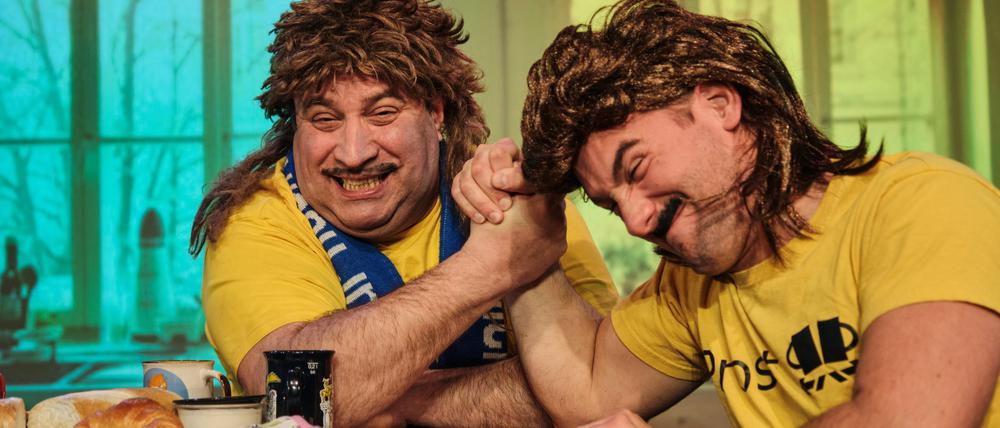 Armdrücken in Wedding. Oder im Wedding? Das „Prime Time Theater“ in der Müllerstraße hat dazu sicher eine klare Meinung.