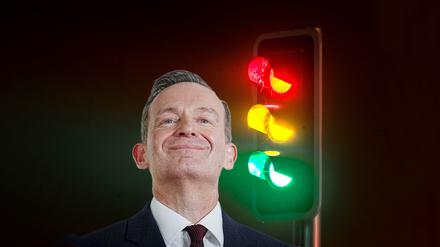 Der Verkehrsminister bringt seine Ideen vorsichtig ein – zunächst oft auf eher unscheinbaren Bühnen. 