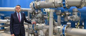 ARCHIV - 29.03.2021, Brandenburg, Strausberg: André Bähler, Verbandsvorsteher vom Wasserverband Strausberg-Erkner (WSE), fotografiert im Wasserwerk Spitzmühle.