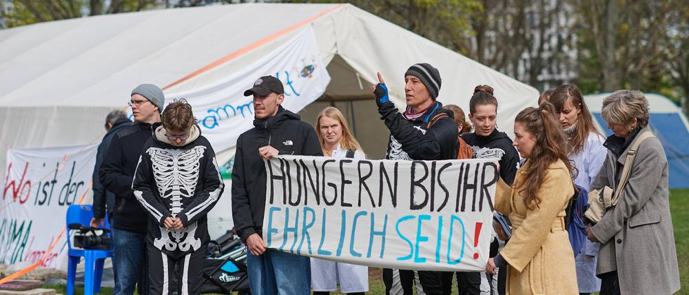 Der Hungerstreik im Berliner Regierungsviertel.