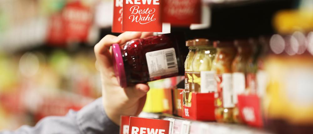 Gutes Geschäft mit Eigenmarken: Immer mehr Menschen kaufen statt Markenartikeln die billigeren, handelseigenen Marken.