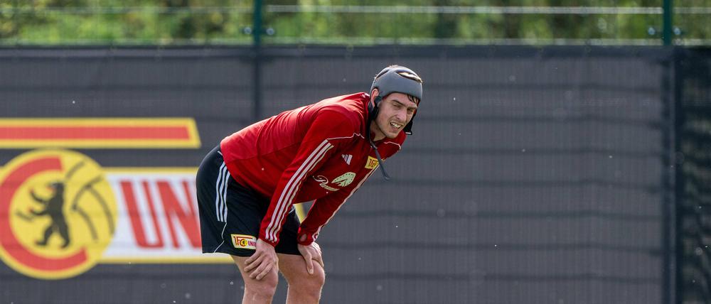Janik Haberer fehlte dem 1. FC Union rund einen Monat, nun trainiert er mit Schutzhelm.