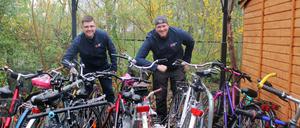 Christopher und Lukas arbeiten ehrenamtlich für die Jugend-Fahrradwerkstatt in Marzahn-Hellersdorf.
