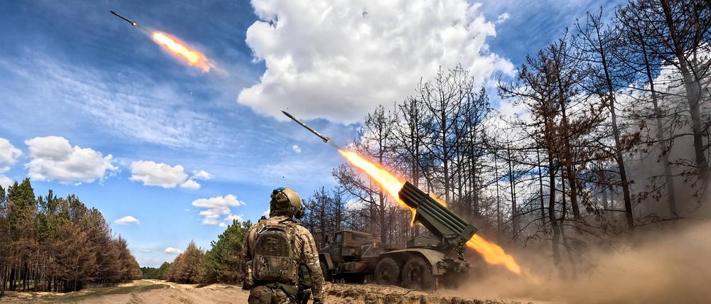 Ein russischer Raketenwerfer im Süden der Ukraine