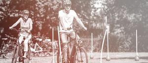 Pedelecfahrende üben sicheres Fahren