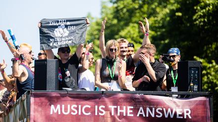 Von Berlin aus in die Welt. Musikalische Impulse bei der Technoparade „Rave the Planet“.
