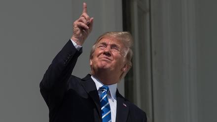 Blick in die Sonne, ohne Schutzbrille. Das war 2017 und Donald Trump war Präsident. 