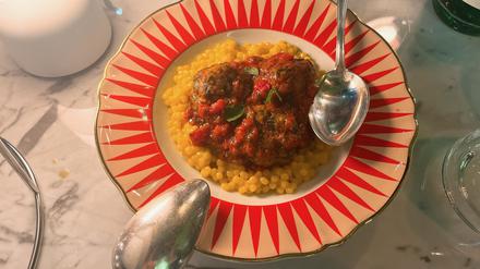 Köfte mit Fregola im Restaurant Mina