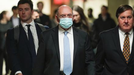 New York: Der ehemalige Finanzchef der Trump Organization, Allen Weisselberg, kommt in den Gerichtssaal in New York (Archivbild vom 16.11.2022).