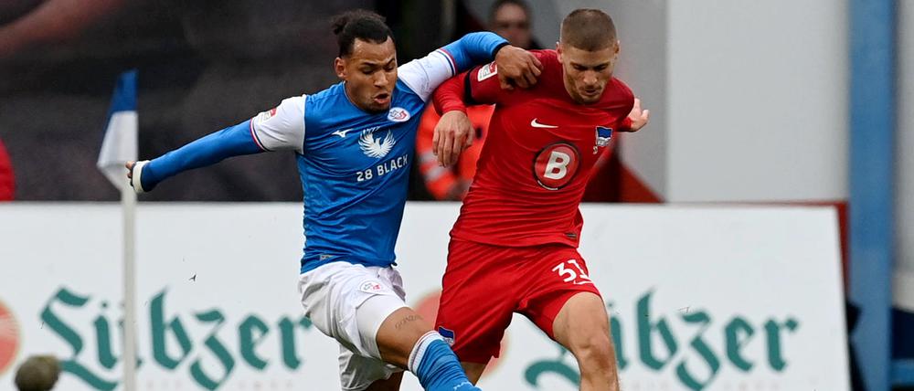 Das Hinspiel in Rostock endete torlos. Auch damals war es vor allem außerhalb des Spielfeldes brisant.