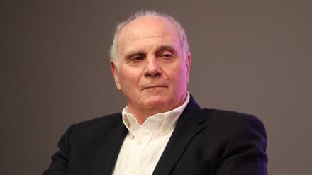 Uli Hoeneß beklagt die Zustände im Fußball.