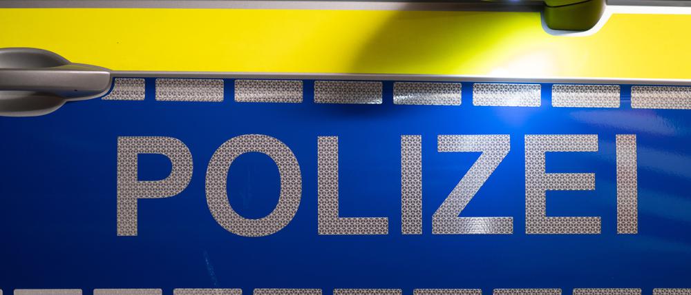 Polizeifahrzeug von außen. (Symbolbild)