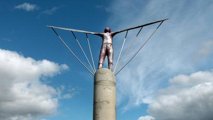 Die Gedenkstele für Flugpionier Otto Lilienthal am Gollenberg in Stölln, der Abflugstelle seiner Flugversuche.