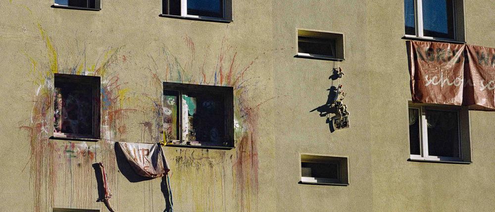 Foto des Kreuzberger Kunstprojekts „Risse“.
