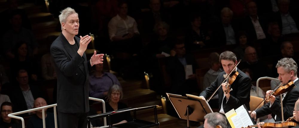 Der finnische Dirigent Hannu Lintu am 11. April 2024 in der Berliner Philharmonie.
