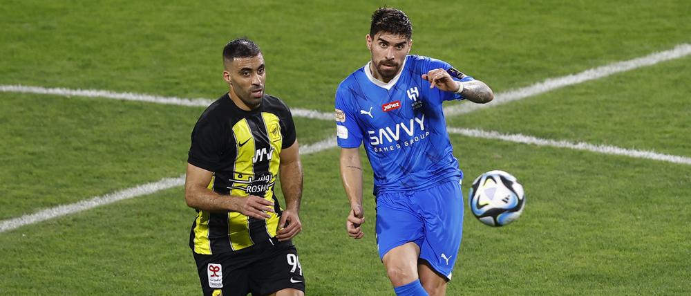 Al Ittihads Spieler Abderrazak Hamdallah (l.) erzielte den zwischenzeitlichen 1:1-Ausgleich. Später wurde er mit einer Peitsche geschlagen.