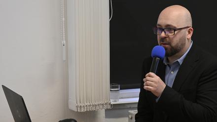 Michal Busek, Leiter der Bibliothek des Jüdischen Museums in Prag, spricht auf einer Veranstaltung, auf der das Jüdische Museum ein Projekt vorstellt mit dem Ziel, verlorene Bücher aus der Bibliothek der Universität für Jüdische Studien in Berlin zu finden. 