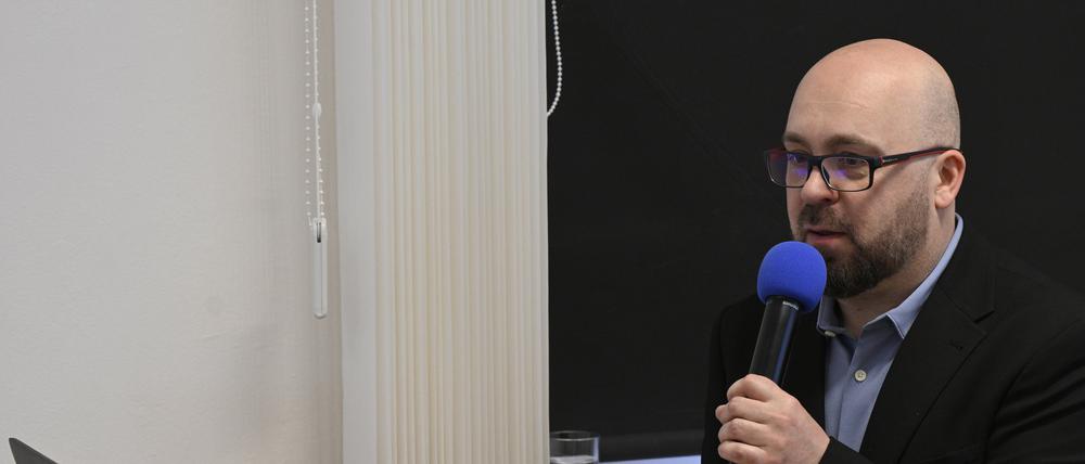 Michal Busek, Leiter der Bibliothek des Jüdischen Museums in Prag, spricht auf einer Veranstaltung, auf der das Jüdische Museum ein Projekt vorstellt mit dem Ziel, verlorene Bücher aus der Bibliothek der Universität für Jüdische Studien in Berlin zu finden. 