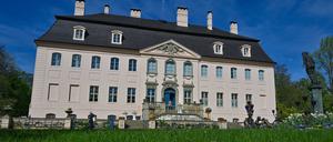 11.04.2024, Brandenburg, Cottbus: Frühling am Schloss Branitz der Stiftung Fürst-Pückler-Museum Park und Schloss Branitz (SFPM). Fürst Pückler ist als Gartenkünstler, Gourmet und Weltreisender bekannt. Der Kunstliebhaber war aber auch ein Freund von Farben und Dekoration.  