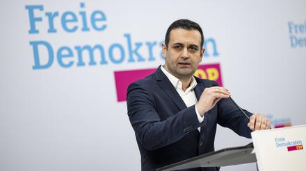 Bijan Djir-Sarai, FDP-Generalsekretär, nimmt an einer Pressekonferenz nach der Gremiensitzungen der FDP im Hans-Dietrich-Genscher-Haus teil. 