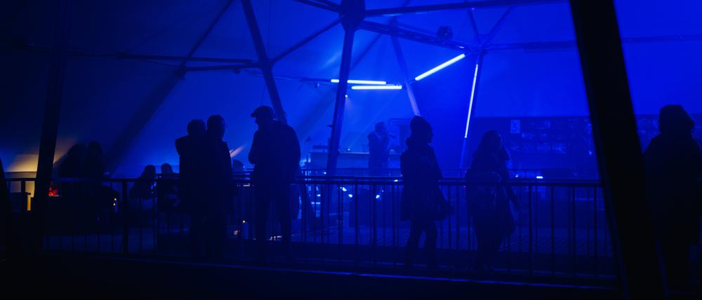 Ausstellung mit Clubgefühl bei „The Dark Rooms“.