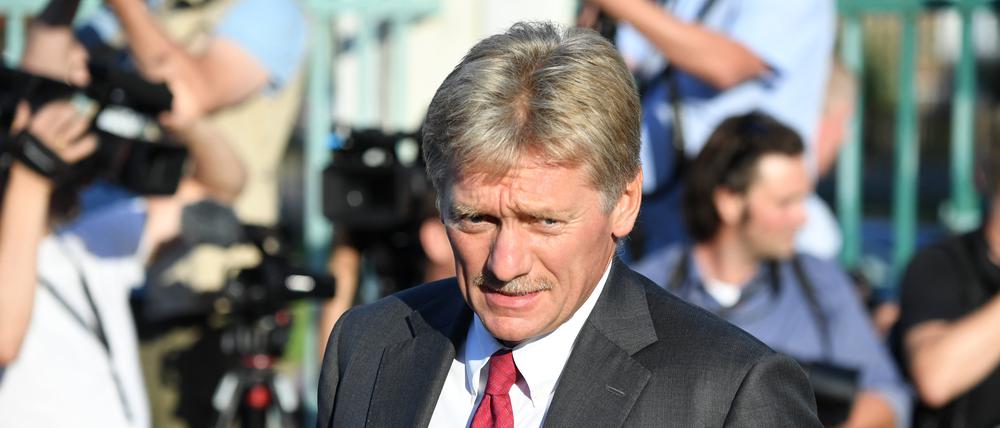 Kremlsprecher Dmitri Peskow sieht kurz nach Kriegsbeginn ausgehandeltes, letztlich aber gescheitertes Abkommen zwischen Russland und der Ukraine über einen Friedensschluss als mögliche Basis für eine neue Lösung.