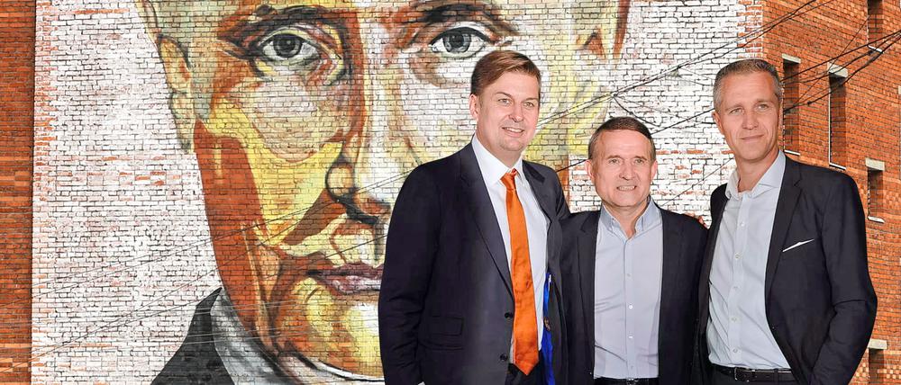 Die Putin-Connection? Der AFD-Europaabgeordnete Maximilian Krah (links), der Kreml-Vertraute Viktor Medwedtschuk (Mitte) und der AFD-Bundestagsabgeordnete Petr Bystron. 