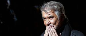 Der Designer Roberto Cavalli bei der  Mailänder Fashion Week 2004.