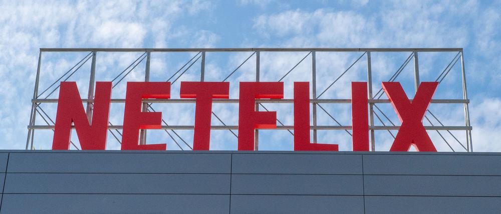 Das Logo von Netflix ist auf einem Gebäude des Videostreaming-Anbieters zu sehen. 