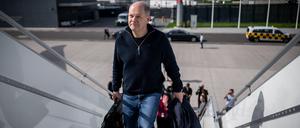 Kanzler Olaf Scholz ist am Samstag nach China aufgebrochen – begleitet von der Hoffnung, die dortige Führung überzeugen zu können, deeskalierend auf den Iran einzuwirken.