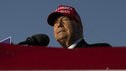 Der ehemalige US-Präsident Donald Trump spricht während einer Wahlkampfveranstaltung in Schnecksville. 