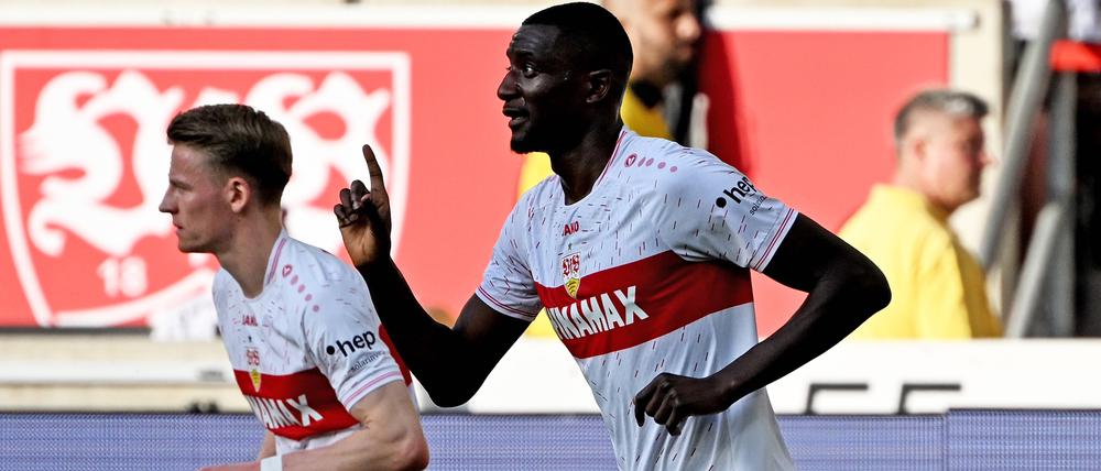 Läuft! Serhou Guirassy (r.) feiert sein Tor zum 1:0 gegen Frankfurt. 