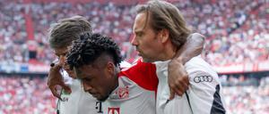 Schon wieder wird Kingsley Coman vom Spielfeld geleitet.