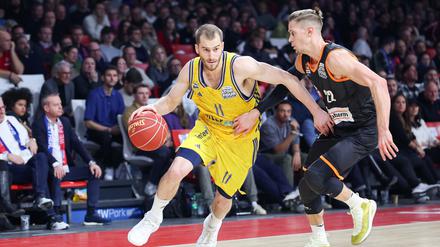 Matt Thomas (l.) erzielte 16 Punkte gegen Weißenfels.