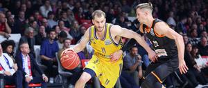 Matt Thomas (l.) erzielte 16 Punkte gegen Weißenfels.