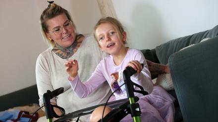 Lotta Rathgeber, neun Jahre, aus Potsdam wurde mithilfe von Crowdfunding eine Stammzellen-Therapie in Thailand ermöglicht.