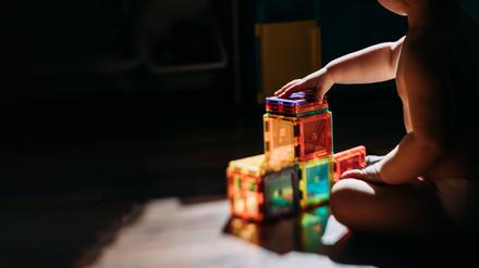 Magnetisches Spielzeug kann zu einer Gefahr für kleine Kinder werden. (Symbolbild)