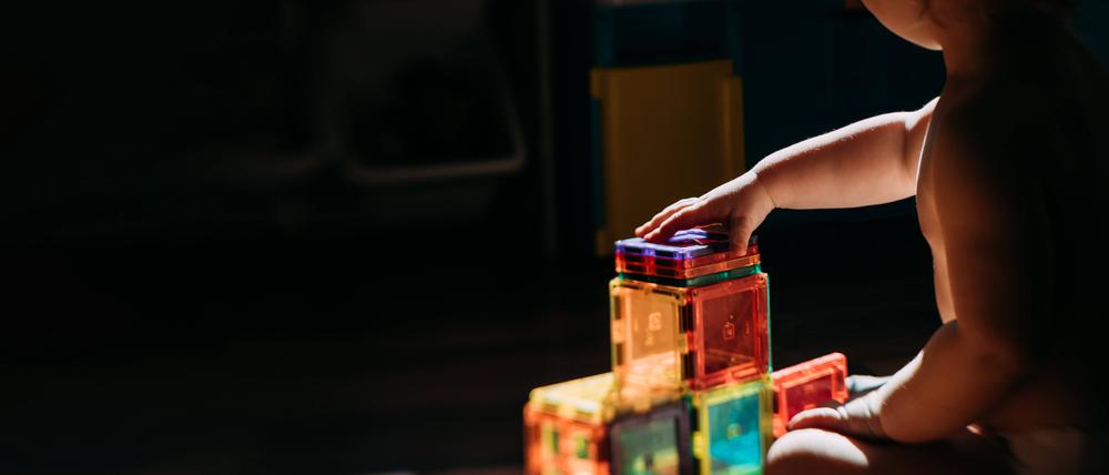 Magnetisches Spielzeug kann zu einer Gefahr für kleine Kinder werden. (Symbolbild)
