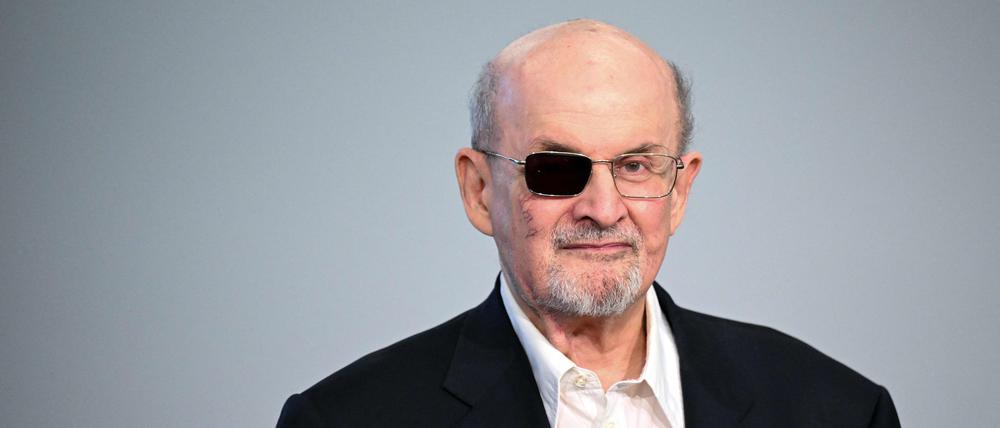 Der britische Schriftsteller Salman Rushdie, 76