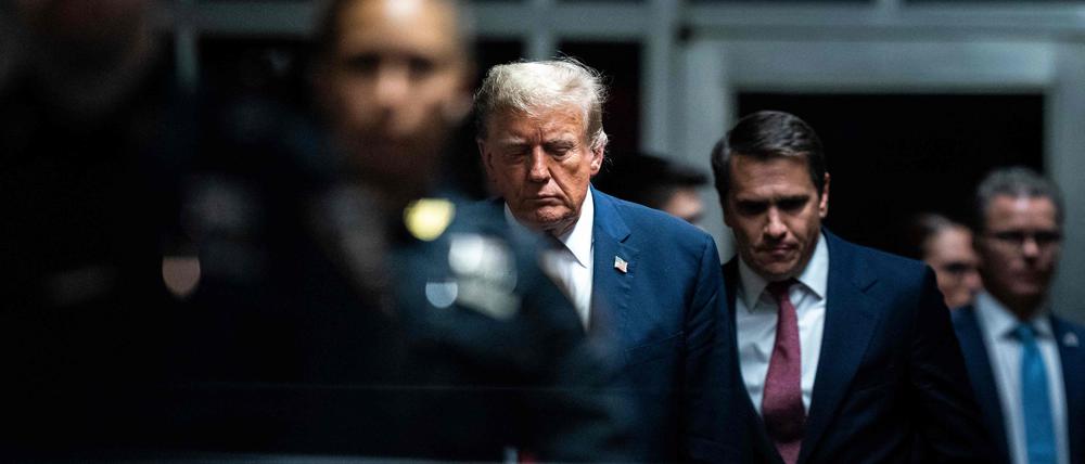 Donald Trump am Gerichtssaal in Manhattan 