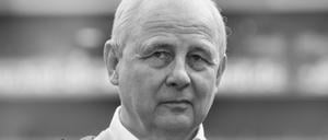 Die Frankfurter Spieler-Legende Bernd Hölzenbein vor dem Spiel. 