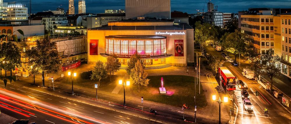 Aktuell nutzt die Komische Oper das Schillertheater als Ausweichspielstätte.
