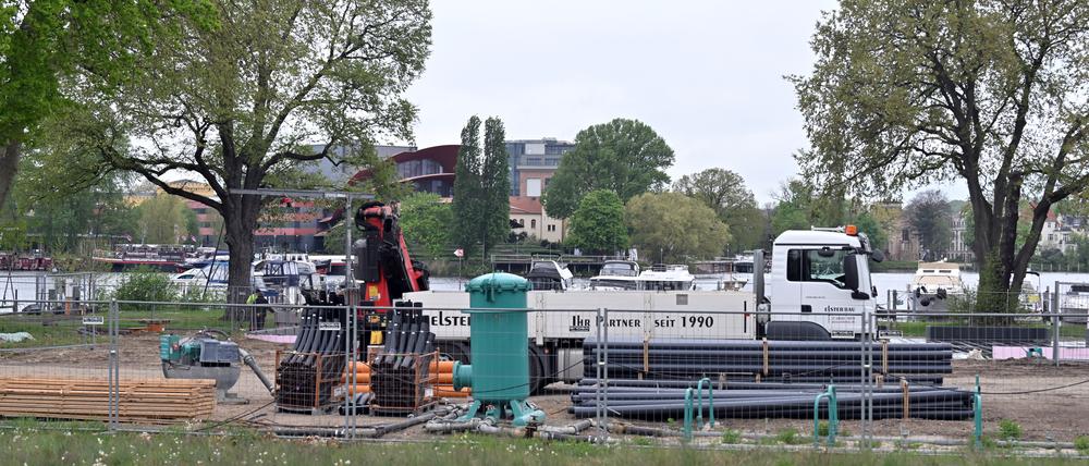 Bauarbeiten für das Strandbad Potsdam.