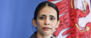 16.04.2024, Brandenburg, Potsdam: Diana Gonzalez Olivo, Brandenburgs neue Integrationsbeauftragte, wird bei einer Pressekonferenz nach der Kabinettssitzung der Landesregierung vorgestellt. Foto: Jens Kalaene/dpa +++ dpa-Bildfunk +++