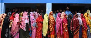 Vom 19. April bis zum 1. Juni finden in Indien die Parlamentswahlen statt. Das Archivbild zeigt Wählerinnen bei der Regionalwahl 2023.