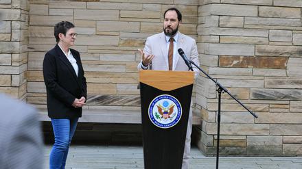 Kochen sich durch Amerika. US Landwirtschafts-Attaché Nicolas E. Rubio und Kochbuchautorin Gabi Frankemölle.